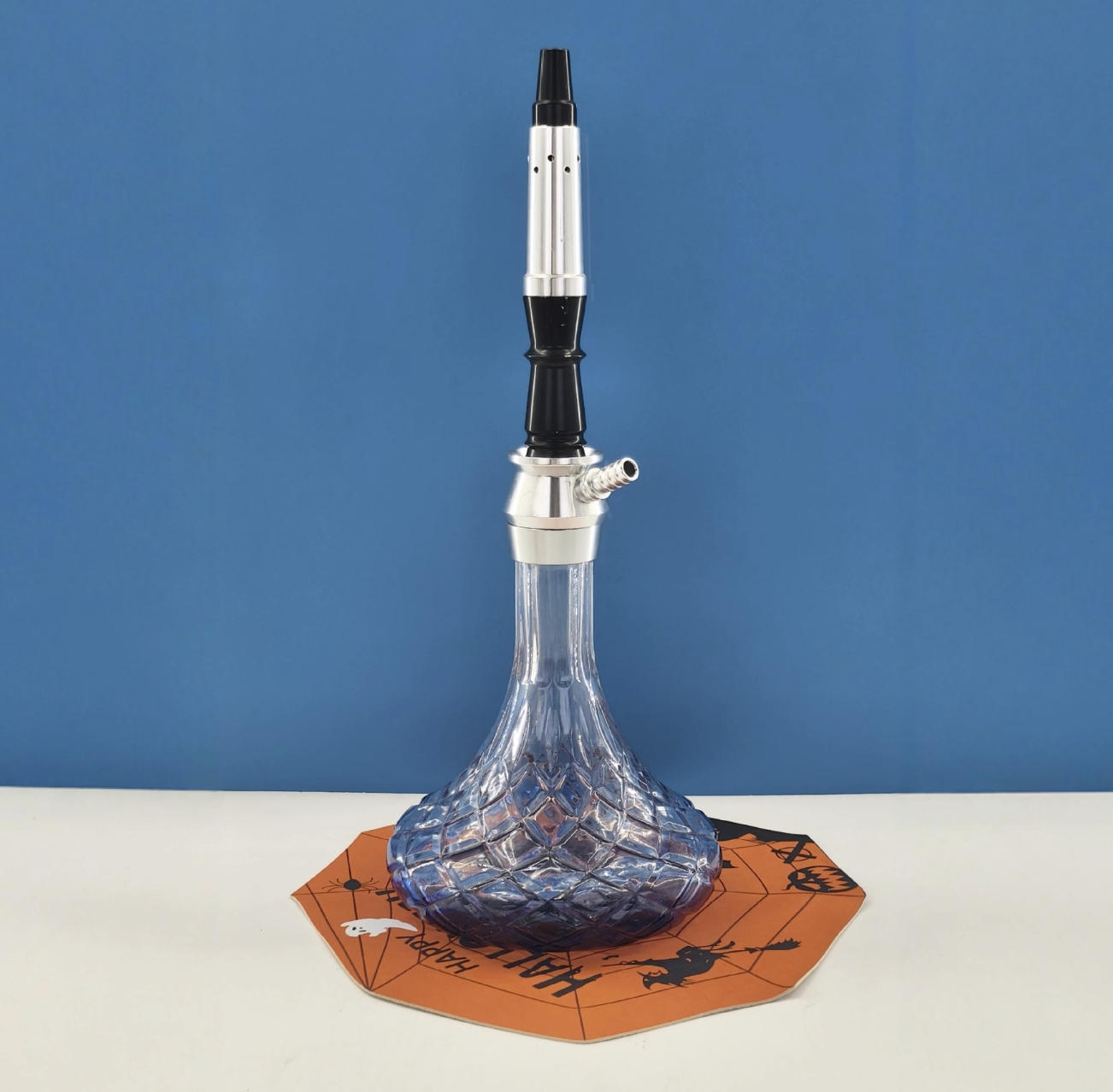 Are hookah and bong the same thing？